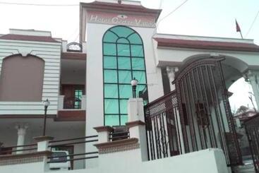 ホテル Cedar Valley