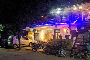 Отель Hill Side Cottage,mount Abu