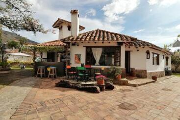 호텔 Karibu Hostel Pub