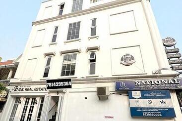 בית מלון כפרי Luxury Stays White House    By Sky Group    Special Studio Rooms For Families, Couples & Corporate