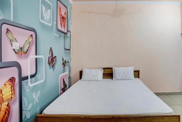 בית מלון כפרי Oyo Crown Guest House