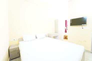 בית מלון כפרי Parrots Inn