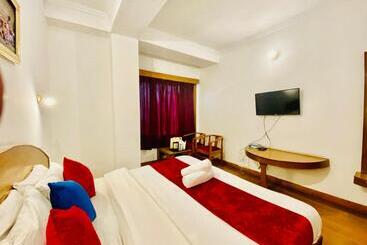 فندق Tara Inn With Terrace And Mountain View