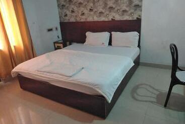 בית מלון כפרי Tms Premier Park Inn