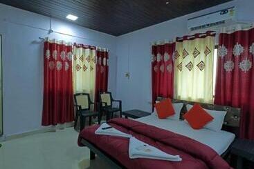 בית מלון כפרי Tridev Coastal Villa Alibag
