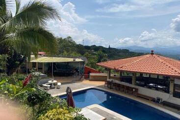 بنسيون Villa Garita Inn