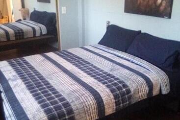 هاستل Robertson S Place Like Home