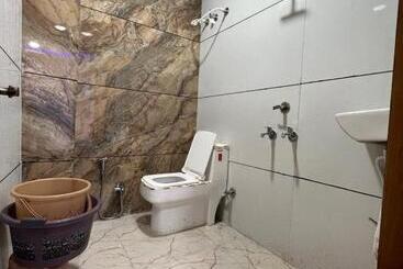 Отель Chaudhary Palace