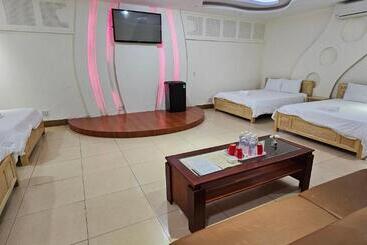 酒店 Khách Sạn Lake Side Palace Bờ Hồ