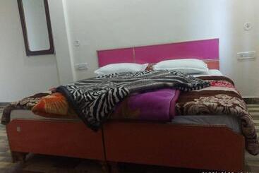 Hotel Rocks And Pine Auli