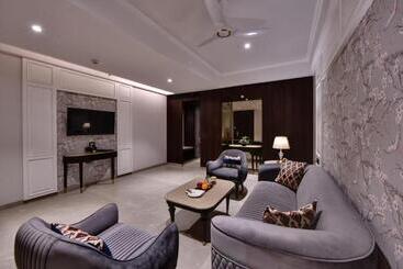 فندق The Fern Shelter Resort Palghar