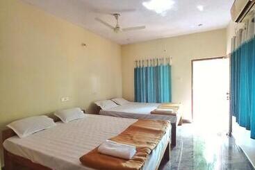 Отель The Stone Cabin Cottage