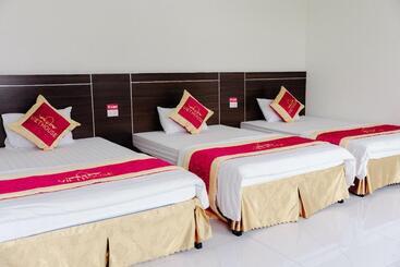 酒店 Viet House Hạ Long