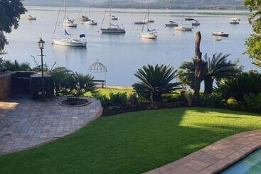 شقة فندقية Water S Edge, Shabbat Guest House