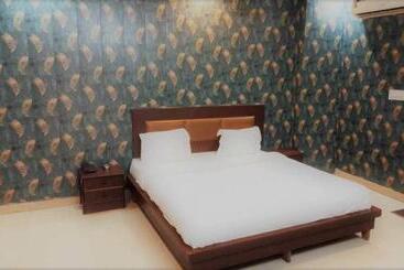 Oyo Hotel Sky Palace