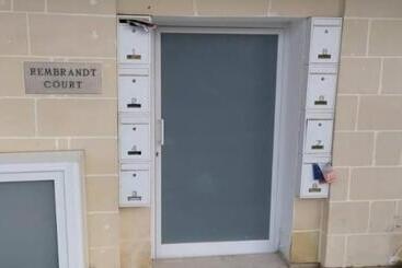 پانسیون Sunlight House