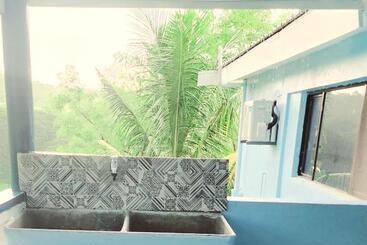 تختخواب و صبحانه Acacia Gardens