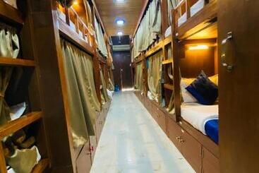 تختخواب و صبحانه Aman Dormitory 2