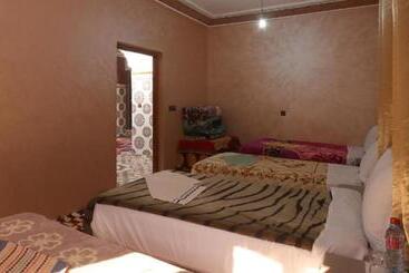 تختخواب و صبحانه View Peaks Lodge