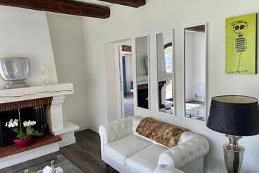 Bed & Breakfast At Villa Monti