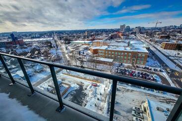 ホテル Downtown Kitchener Modern Condo