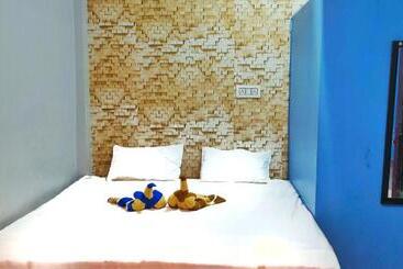 בית מלון כפרי Durga Palace