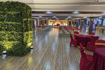 هتل Siliguri Club