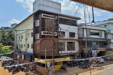 Le Malabar Hotel Near Kims Al Shifa Hospital