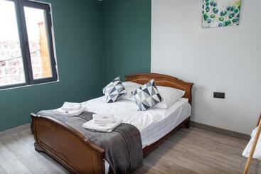 بنسيون Aparan Guest House