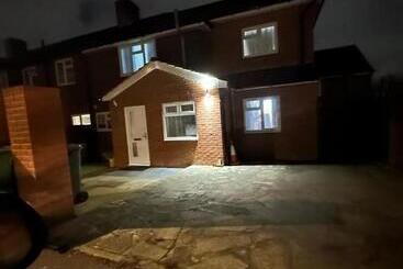 بنسيون Cosy Smart/small Double Room In Keedonwood Road Bromley
