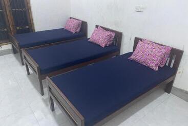 פנסיון Evr Home Stay