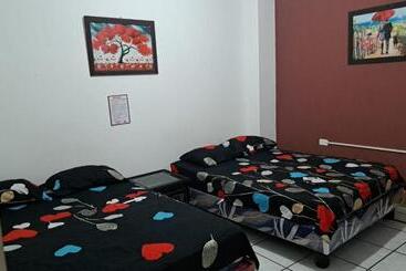 پانسیون Hostal Vinos De Mérida