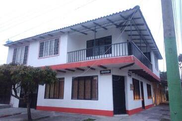 پانسیون House The Sara