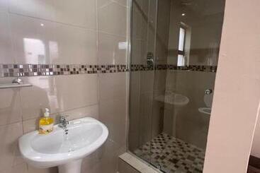 بنسيون Roadview Suites