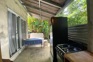 膳宿费 The Hide Away