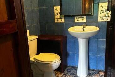 بنسيون The Monkey Trail Hostel