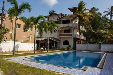 بنسيون Varinias Beach Villa