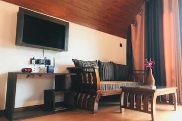 ペンション Water Side Cabin