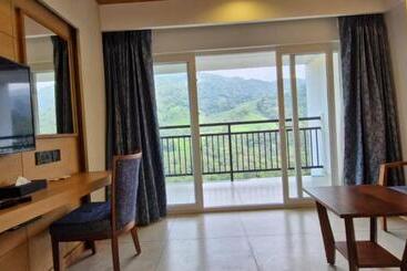 The Grand Cliff Resort Munnar