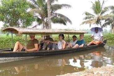 ホテル Nissi Budget Rooms Alleppey