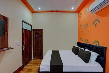 בית מלון כפרי Oyo Royal Orbit Inn