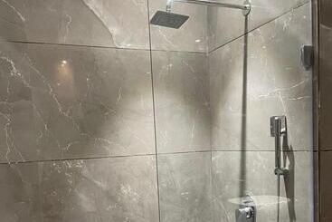 Отель Three Seasons