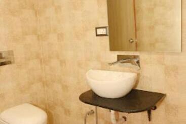 New Standard Hotel , Gorakhpur