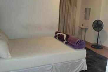 펜션 Hunters Nest Guest House Bronkhorstspruit