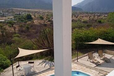 هتل آپارتمان Qhawana Cabañas & Suites