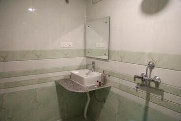 The Shyam Palace Hotel And Resort