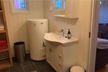 هاستل Tinebua Basecamp Senja