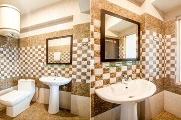 Fabhotel Prime Royal Park