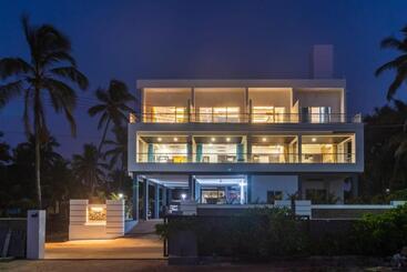 Пансион Raj Seafront Beach Resort 202