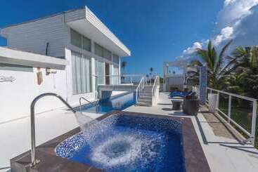 Aw Hotel Holidays Palace